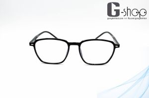 Thiết kế dáng vuông. Gọng nhựa có cốt kim loại