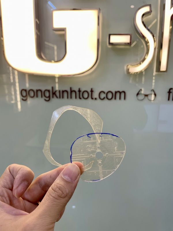 ⭕ Khi kính của bạn mang đến không còn mắt lót