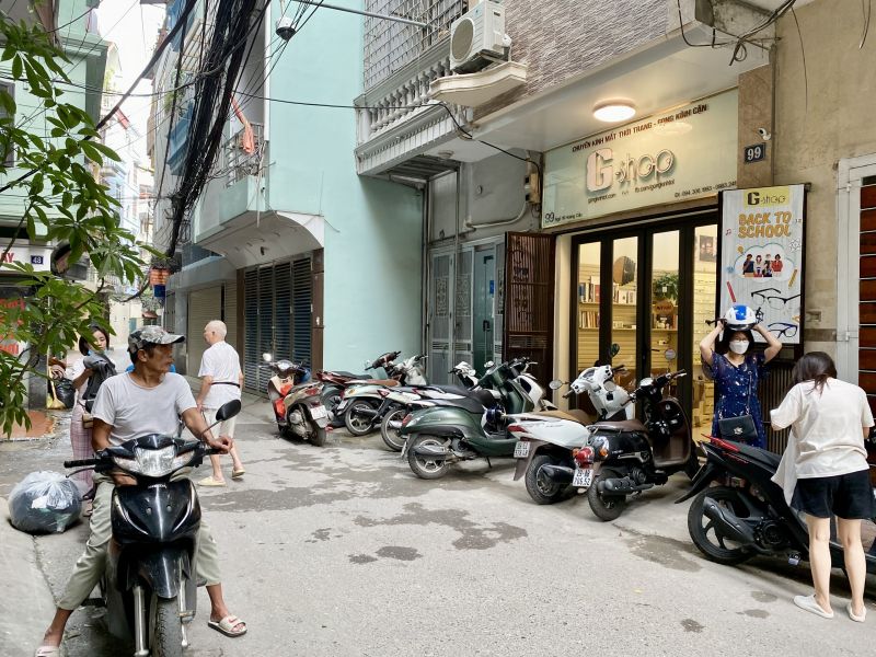 ✔️Kính mắt luôn là phụ kiện Phải có & là vật bất ly thân khi xuống phố.