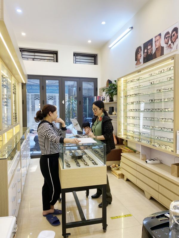 🤔 Bạn sở hữu một cặp kính, nhưng lý do nào có thể khiến bạn cần nhiều hơn một cặp kính?