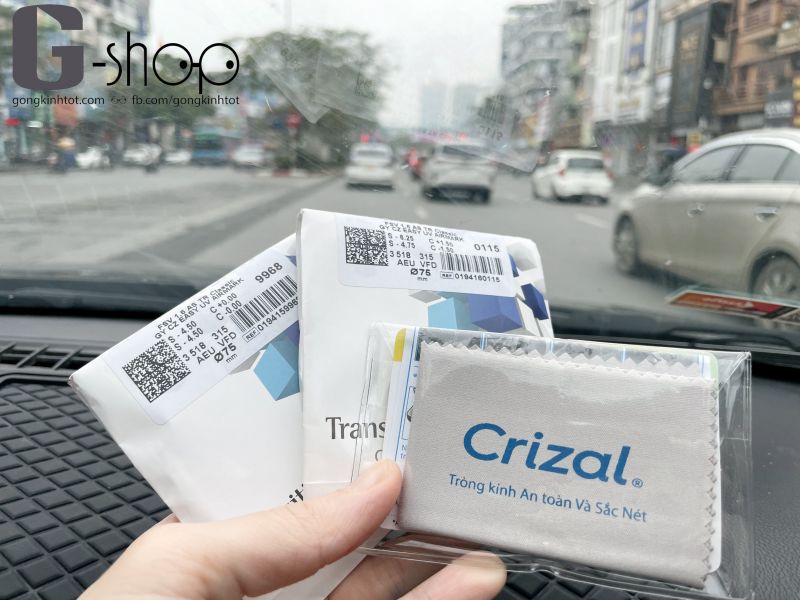 Tròng kính đổi màu số 1 Thế giới Essilor